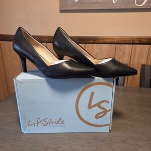 Life Stride Black Pointed Toe Kitten Heel Pumps